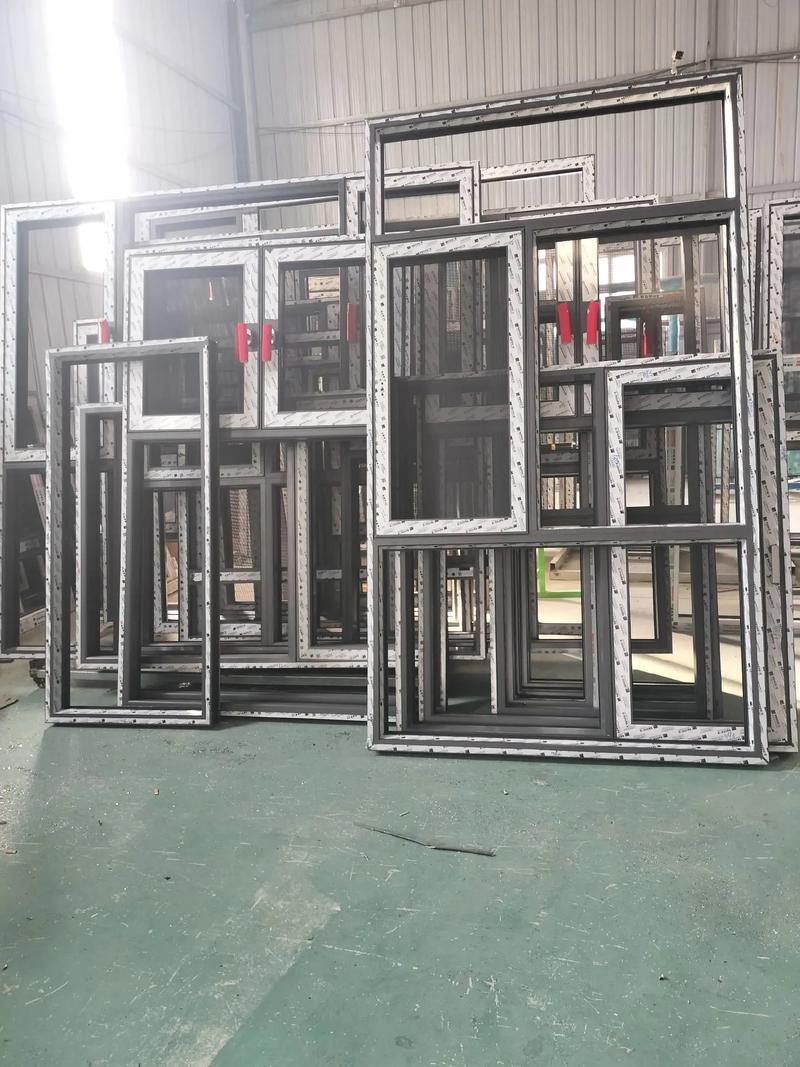 實景探訪 門窗加工制作現(xiàn)場，揭秘高品質(zhì)家居細(xì)節(jié)